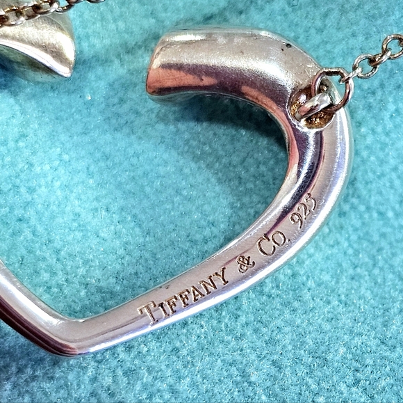 ✨️Tiffany & Co. Tenderness Heart Paloma Picasso 925 Sterling Silver Necklace 💚 - Picture 4 of 14